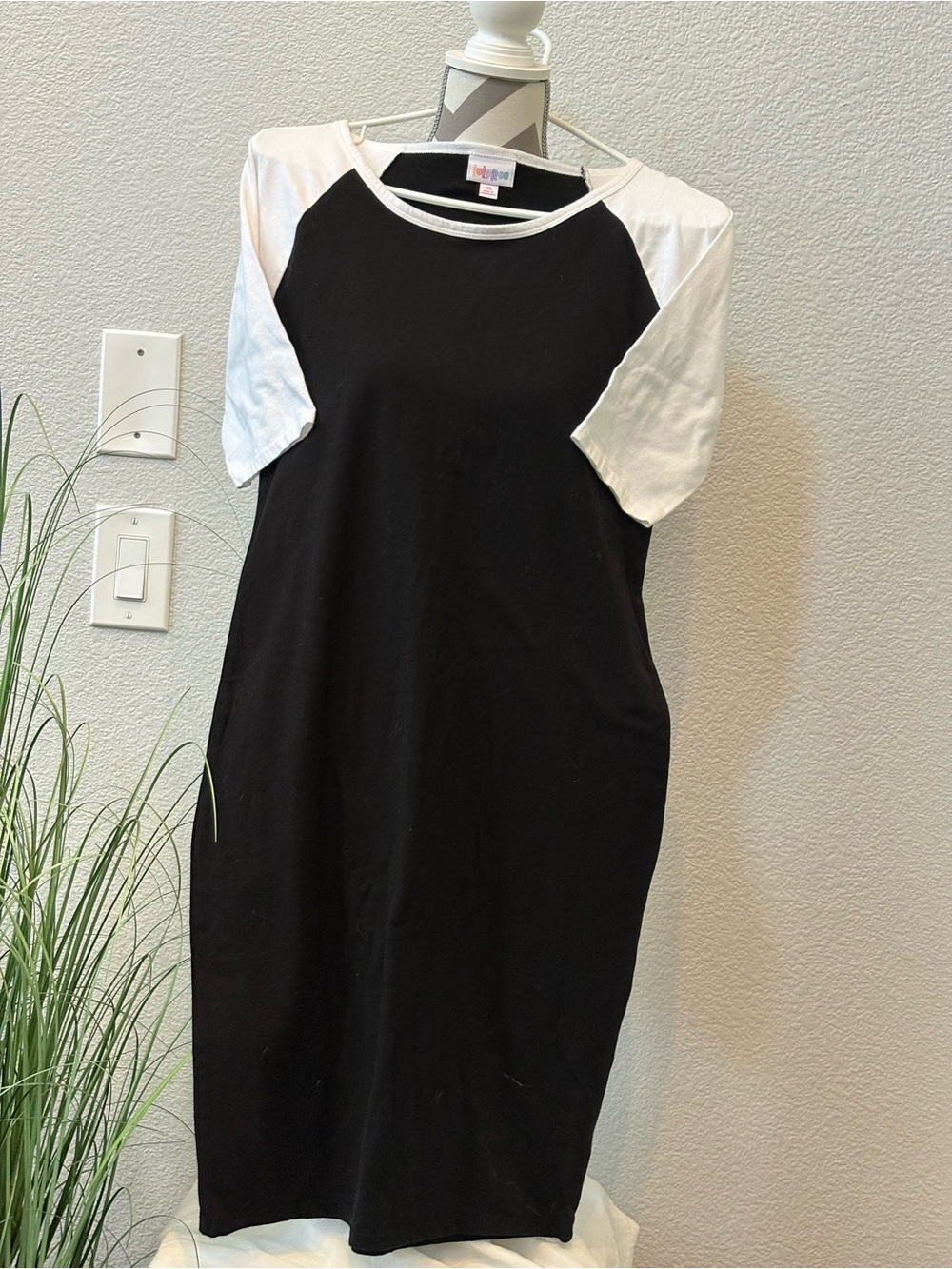 Lularoe Julia Black & White Raglan Midi Dress